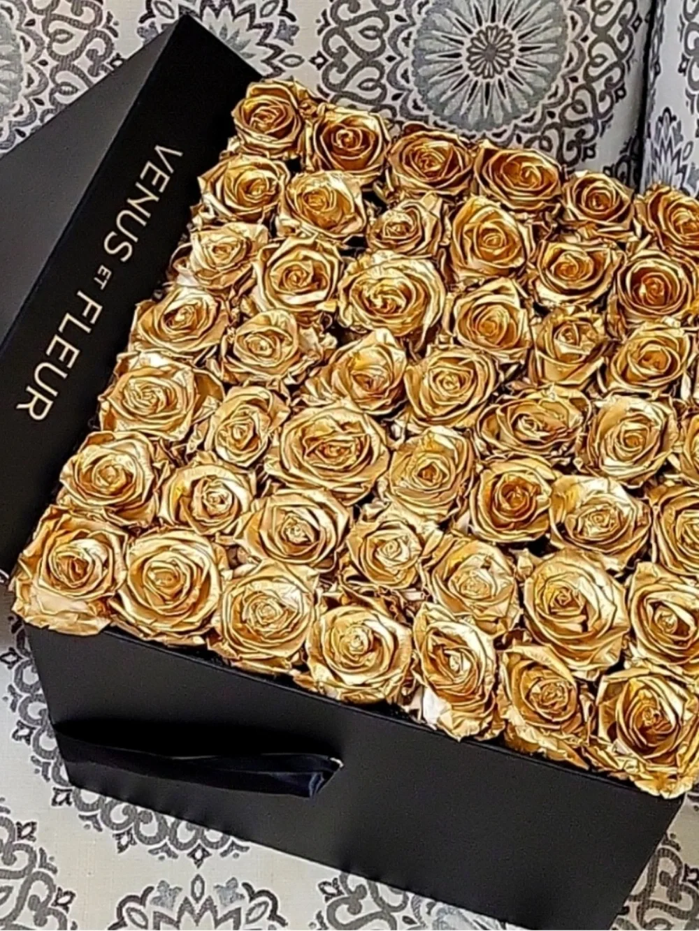 Venus et Fleur Classic Black Box with Gold Roses